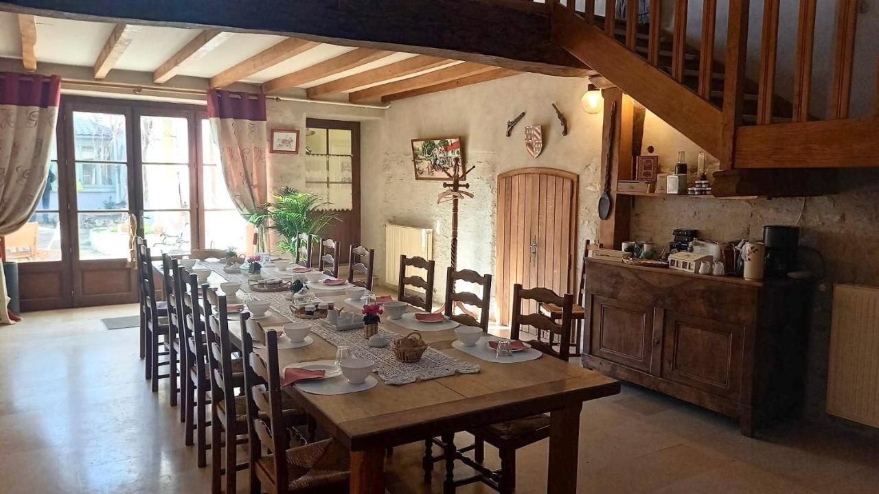 Le Clos Du Merry Joux-la-Ville Bagian luar foto