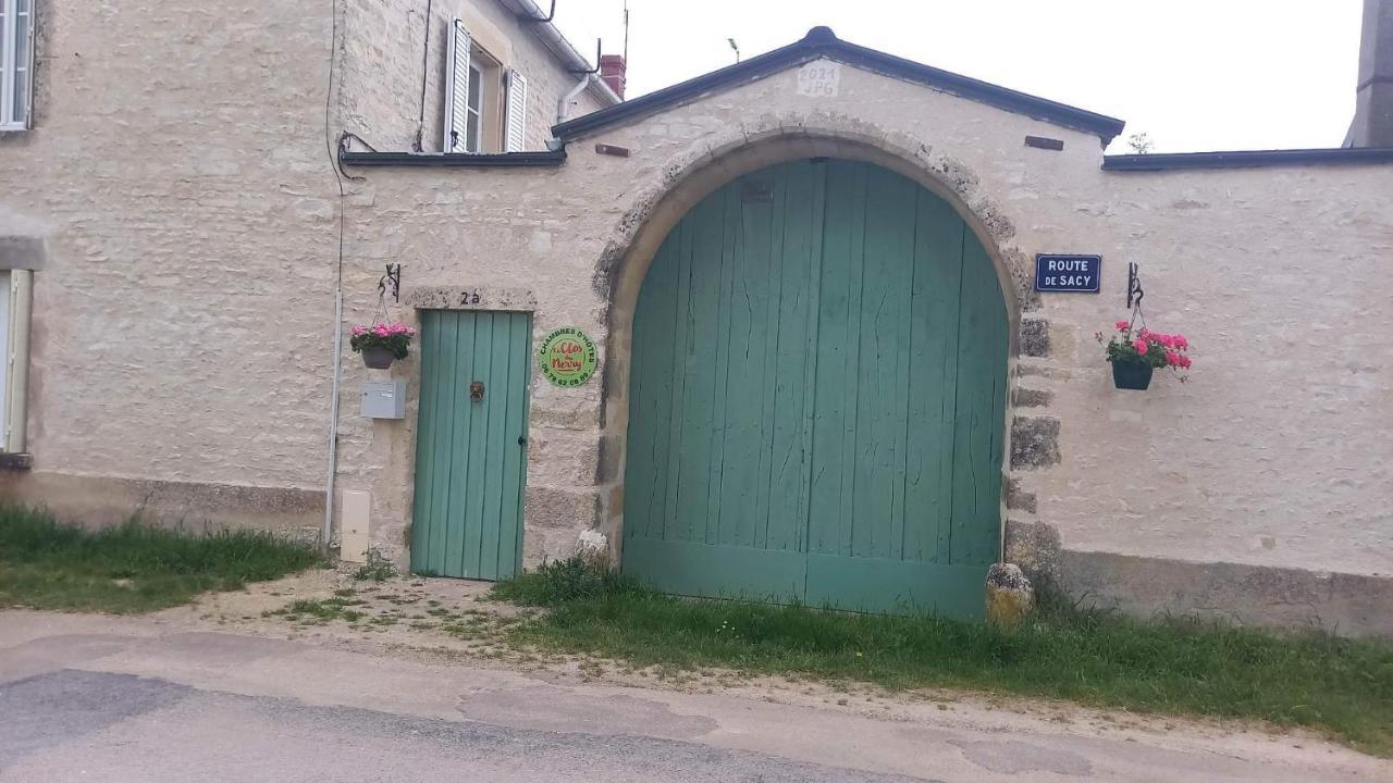 Le Clos Du Merry Joux-la-Ville Bagian luar foto