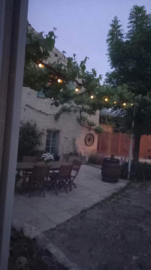 Le Clos Du Merry Joux-la-Ville Bagian luar foto